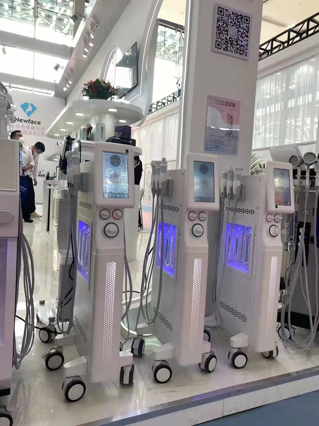 Ashe 6 in 1 Super Bubble Dermabrasion Ultrasonic Therapy Machine Oxygen Sprayer Microdermabrasion Machine - Image 4