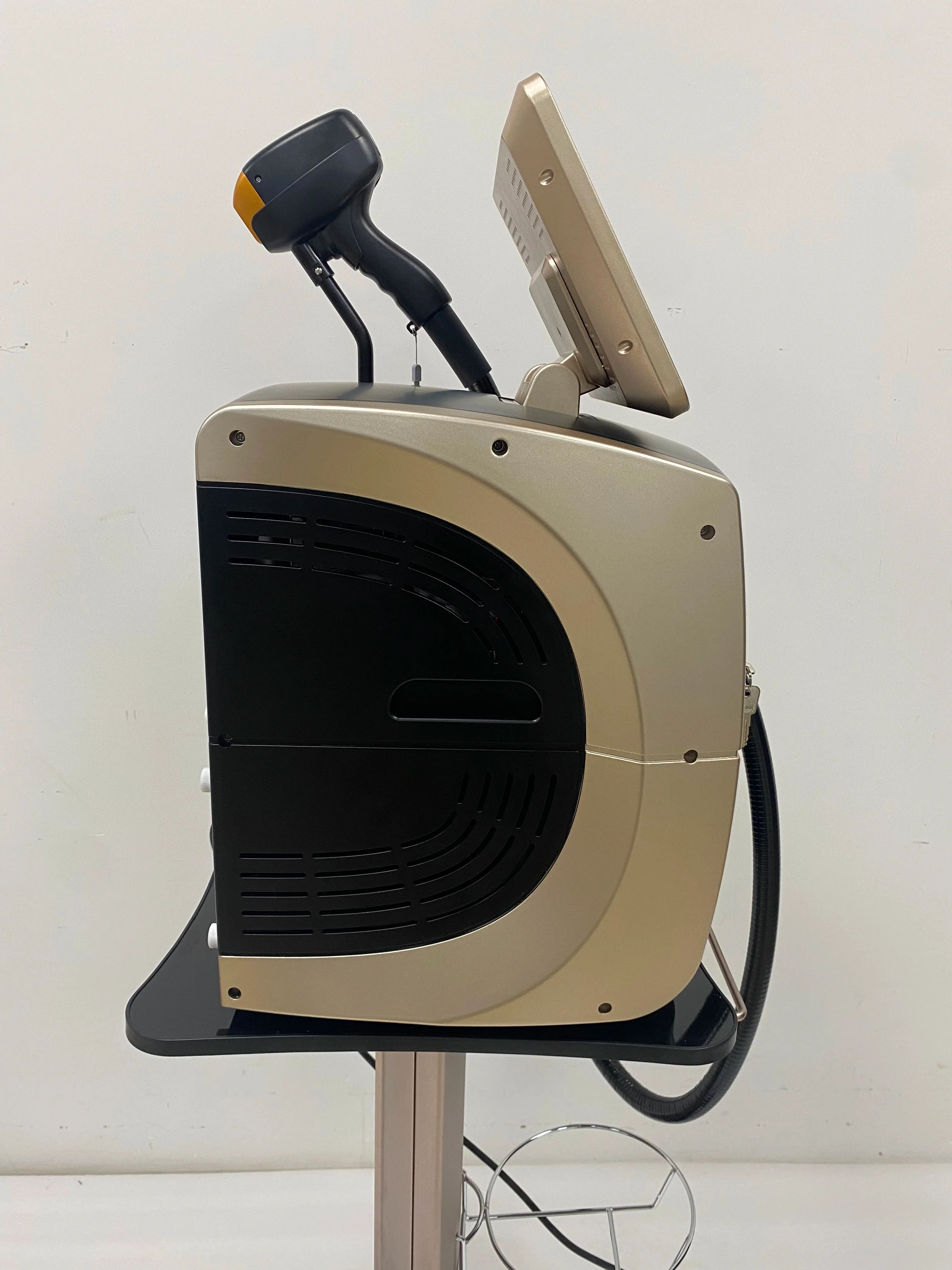 Best 808nm Diode Laser Remove Hair Machine Ice Titanium 808 755 1064nm Diode Laser For Hair Removal Face Body Removal Hair - Image 5