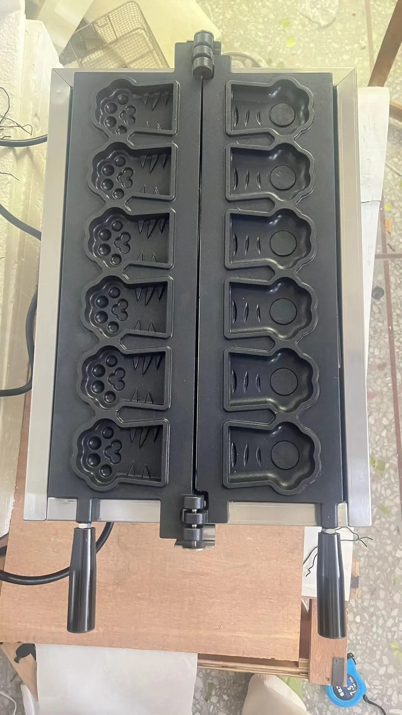 Commercial Tiger Paw Shaped Cartoon Waffle Maker Waffle Machine Cat'S Paw Waffle Iron Baking Pan - Image 6